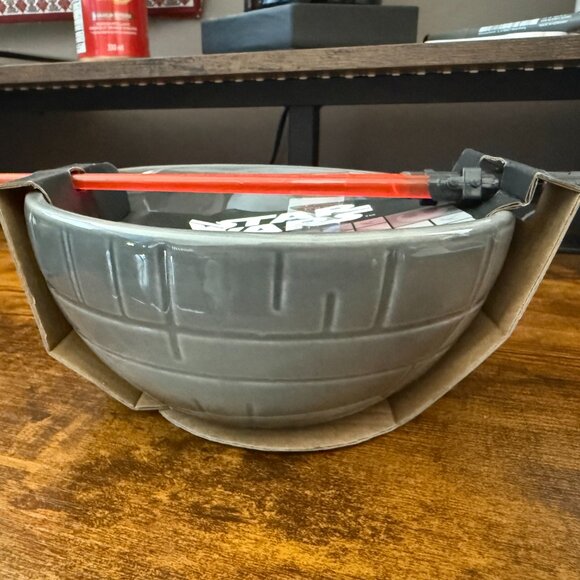 Star Wars Death Star Ramen Bowl Set with Lightsaber Chopsticks, New - 2 left - Picture 5 of 6